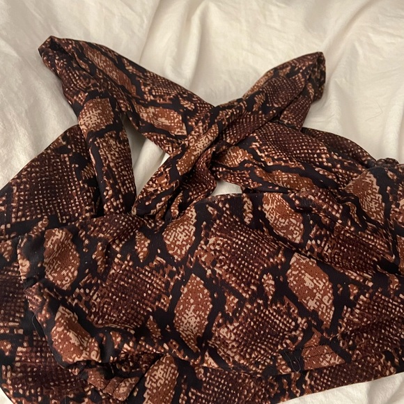 ✨✨Revolve - superdown Kacie Cross Over Top in Brown Snake✨✨ - Picture 5 of 5